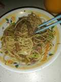 Fideos estilo oriental con carne y vegetales