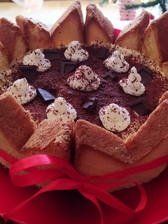 Foto di Charlotte di pandoro con crema chantilly