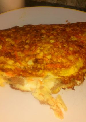 Una foto de Omelette de zanahoria, papa y atún