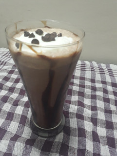 कोल्ड कॉफी विथ आइसक्रीम (cold coffee with ice cream recipe in Hindi) रेसिपी मुख्य फोटो