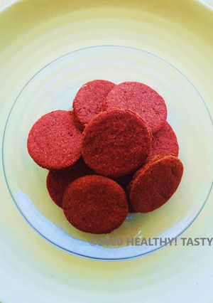 बीटरूट पाउडर कुकीज़ (beet root powder cookies recipe in Hindi) रेसिपी मुख्य फोटो