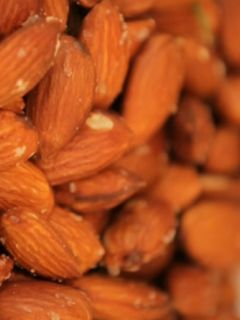 રોસટેડ આલમડ(rosted almond in Gujarati) રેસીપી મુખ્ય ફોટો