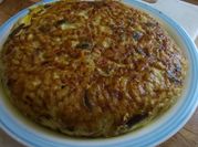 Una foto de fusilli con vegetales