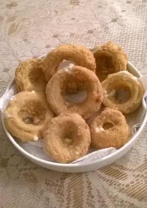 Una foto de Aros de cebolla rellenos