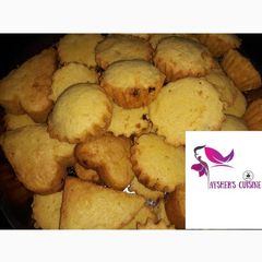 A picture of Vanilla cupcakes.