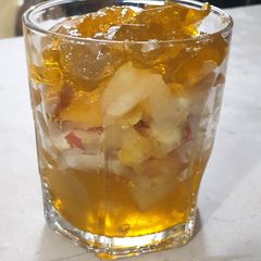 A picture of Jelly fruit chaat.