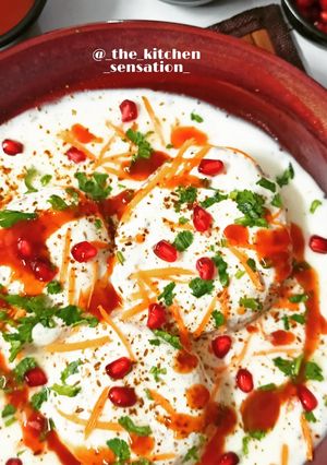 A picture of Khatta meetha dahi vada.