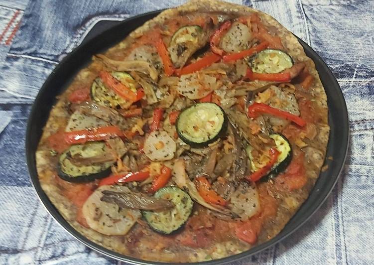Pizza vegana con setas ostra, nabo y pimientos