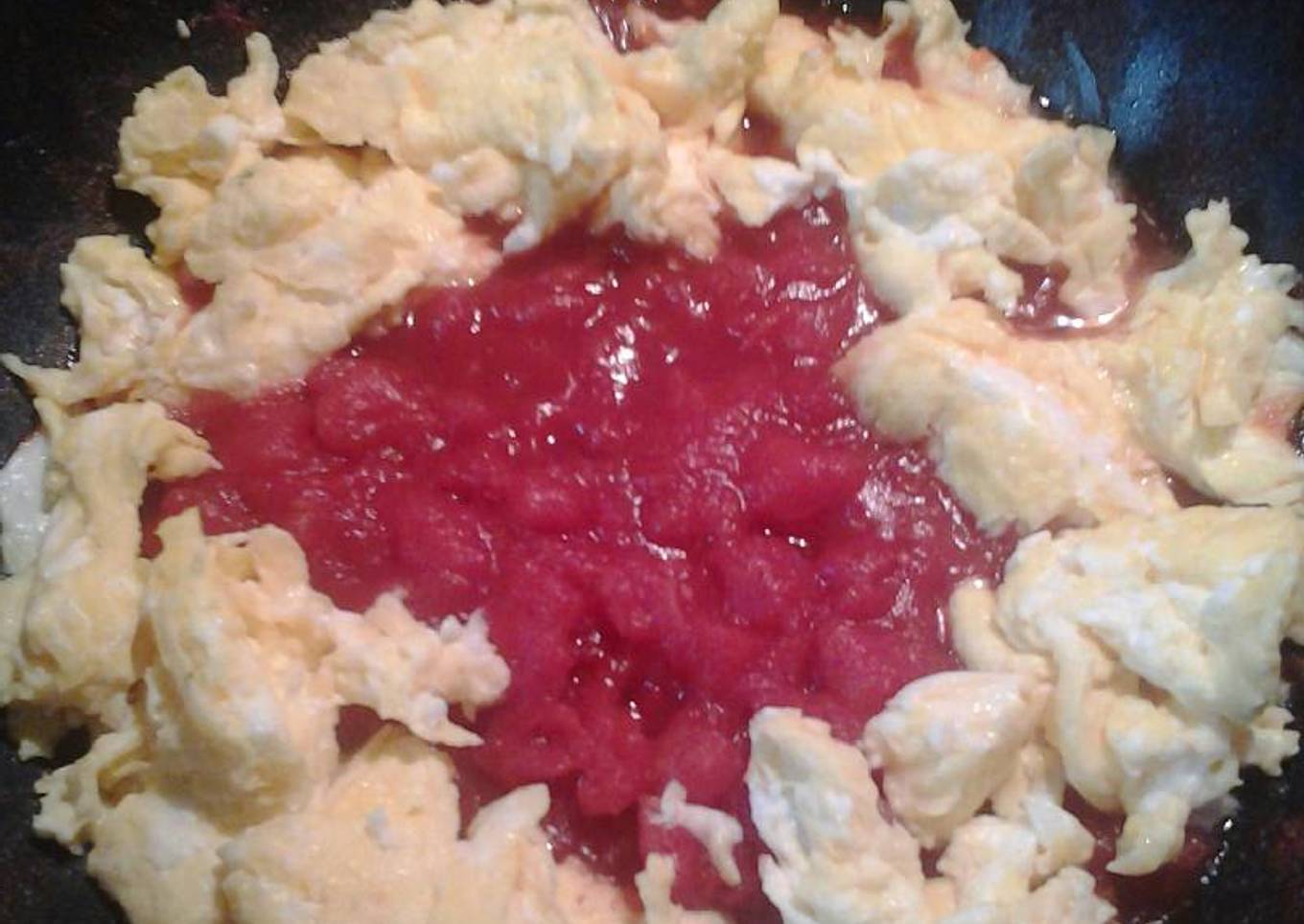 Sweet tomato gravy and eggs