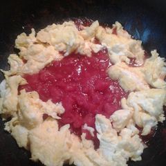 A picture of Sweet tomato gravy and eggs.