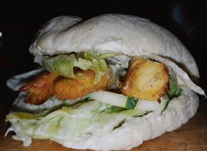 Una foto de 🇰🇼Pan pita con kebab de pollo🇰🇼