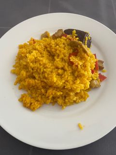 Una foto de Arroz con lomo y butifarra negra