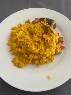 Una foto de Arroz con lomo y butifarra negra