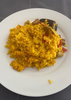 Una foto de Arroz con lomo y butifarra negra