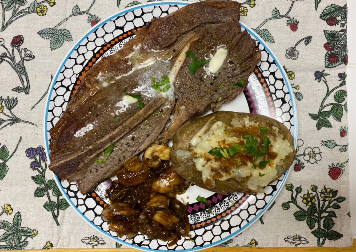 Steak with potatoes and mushrooms