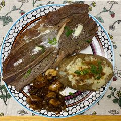 A picture of Steak w/ Potato and Mushrooms.