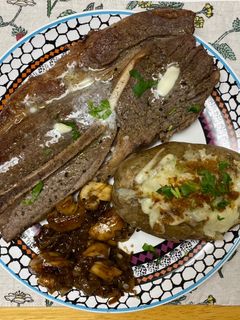 A picture of Steak w/ Potato and Mushrooms.
