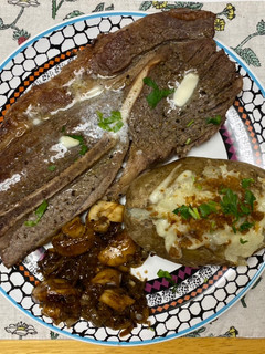 A picture of Steak w/ Potato and Mushrooms.