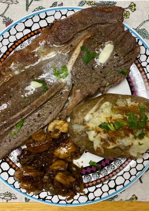 A picture of Steak w/ Potato and Mushrooms.
