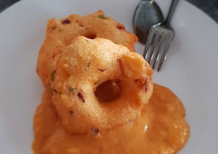 Indian Vadei with Creamy & Spicy Tomato Chutney Indian Vadei with Creamy & Spicy Tomato Chutney