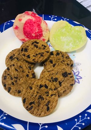 A picture of Chocolate chips cookies.