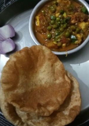 A picture of Matar paneer.