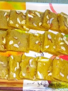 বেসনের বরফি (Besan barfi recipe in bengali) রেসিপির প্রধান ছবি