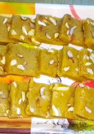 বেসনের বরফি (Besan barfi recipe in bengali) রেসিপির প্রধান ছবি