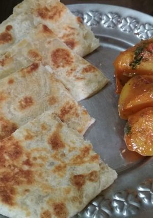 A picture of Khasta paratha.