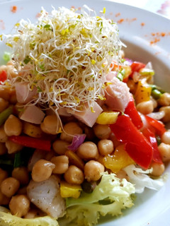 Una foto de 🥗Ensalada de Garbanzos y Escarola🥗