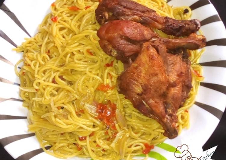 Simple Way to Prepare Ultimate Spaghetti and fried chicken