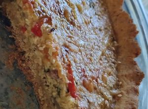 Una foto de Tarta de verduras con masa de harina de garbanzos