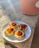 Hojaldritos de queso de cabra y tomates confitados en freidora de aire
