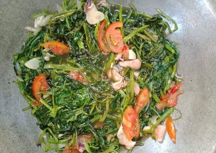 Tumis kangkung dan cumi😍