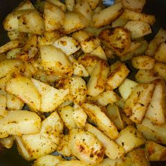 A picture of Cast iron onion garlic fried potatoes.