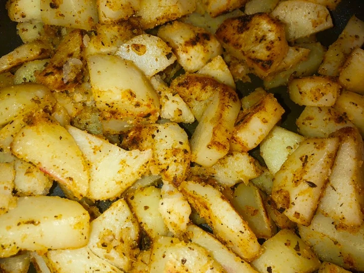 Recipe Cast iron onion garlic fried potatoes the Delicious So Delicious