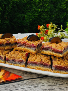 Szilvás-mákos pite fahéjas morzsával recept fotója