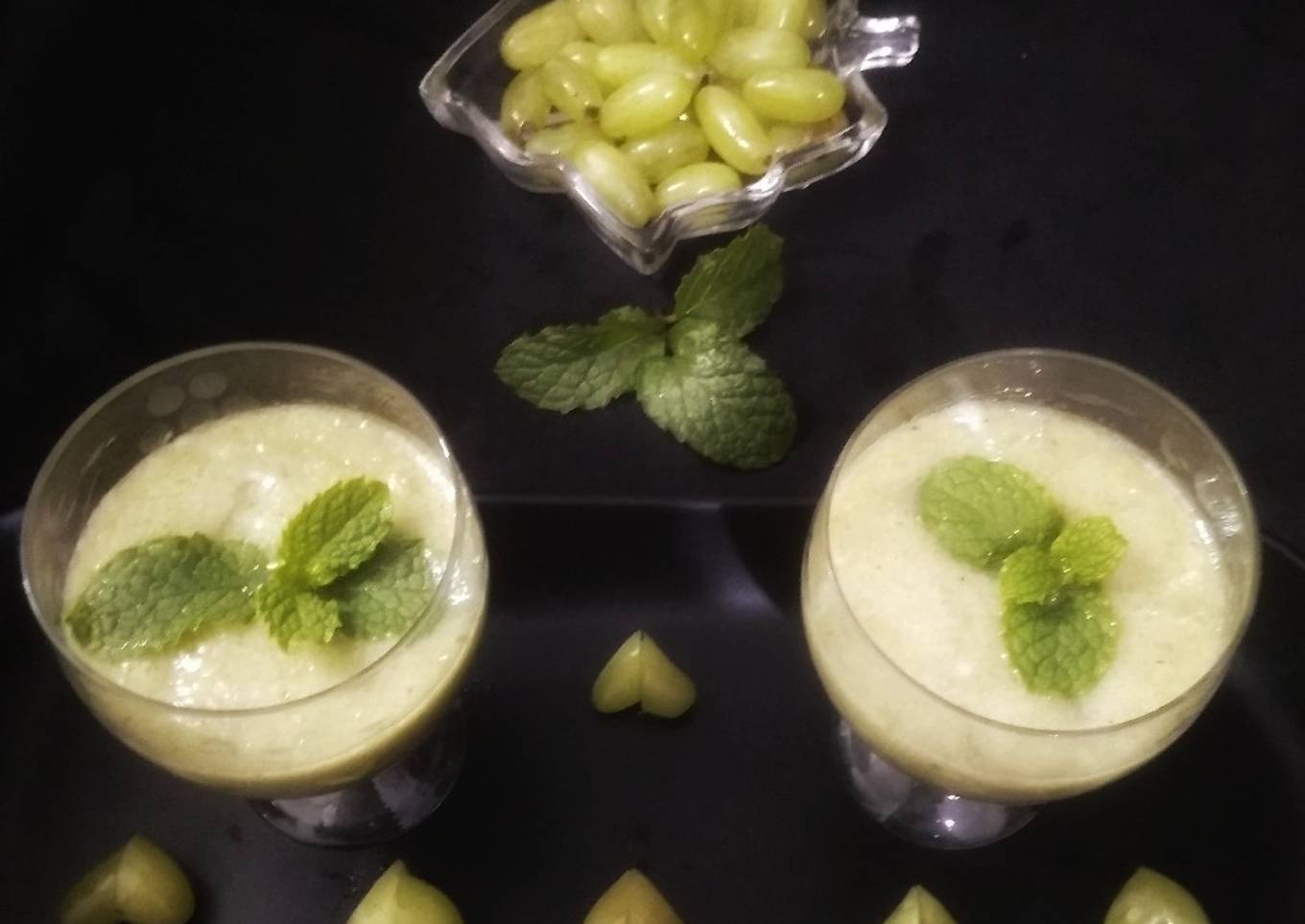 Mint grapes smoothie