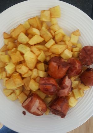 Una foto de Salchipapa y limonada