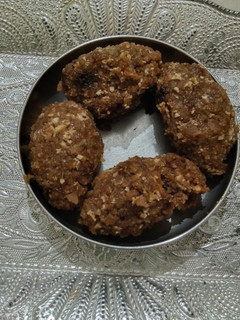 சிகப்பு அவல் இனிப்புகொழுக்கட்டை(red aval sweet kolukattai recipe in tamil) செய்முறை முக்கிய புகைப்படம்
