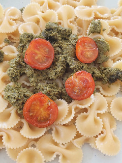 Una foto de Corbatas o Tallarines al Pesto 🌱