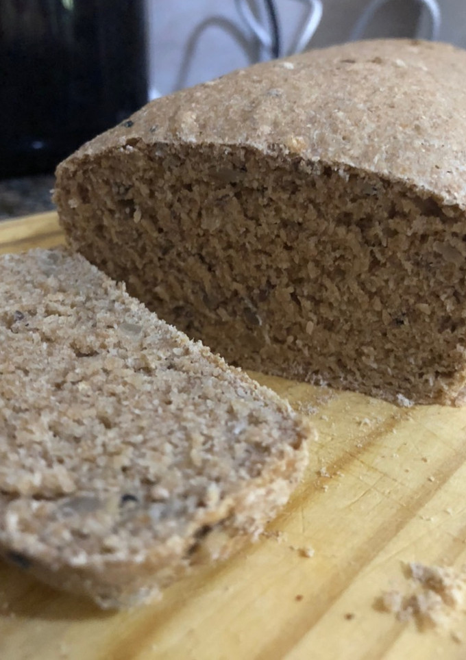 Una foto de Pan integral con semillas