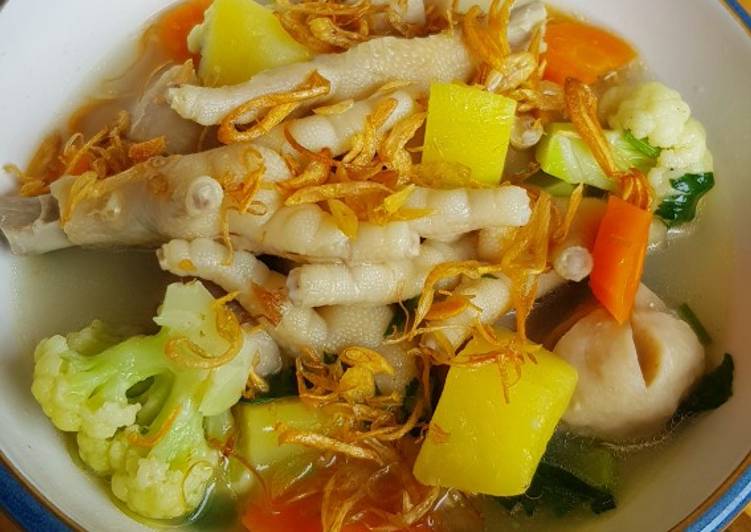 Cara Gampang Membuat Sop Ceker Bakso, Bisa Manjain Lidah