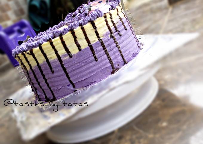 Recipe of Ultimate Chocolate drip on buttered cream icing cake