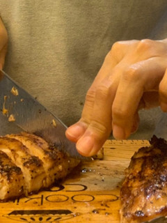 Foto resep Dada Ayam Panggang dengan saos krim jamur
