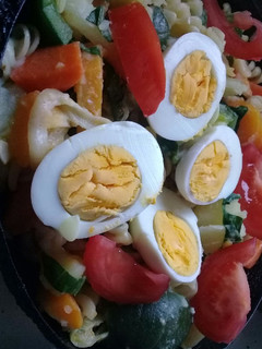 Una foto de Pastas con salteado de verduras