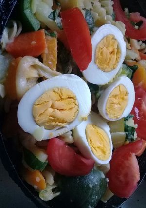 Una foto de Pastas con salteado de verduras