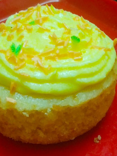 லெமன் கப் கேக் (Lemon cupcake recipe in tamil) செய்முறை முக்கிய புகைப்படம்