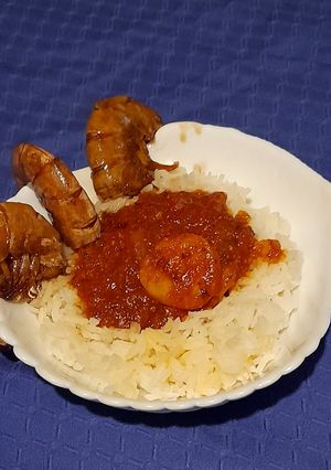 Une photo de Fricassée de crevettes tomate