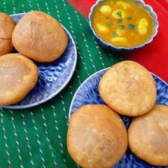 A picture of Khasta Urad Dal Kachoris.
